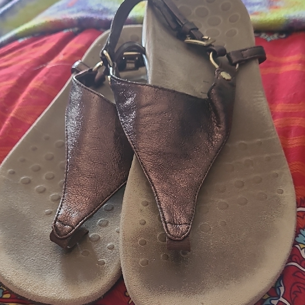 Vionic Size 9.5 Women's Metallic Sandals